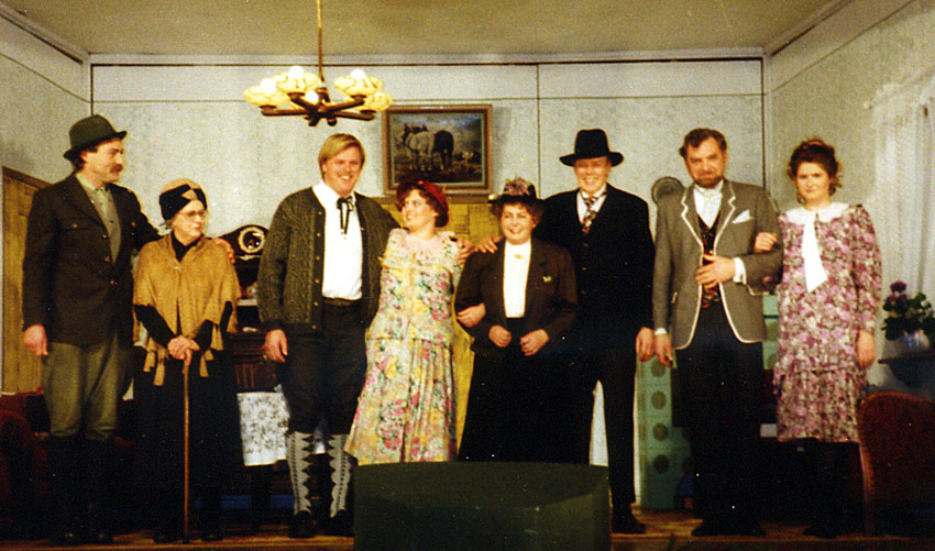 Josef Schröder, Elly Koßmann, Franz-Josef Schmücker, Beate Koßmann, Käthe Pingel, Gisbert Schlüter, Berni Jösten und Nina Kaup in "De verdräggete Verwandskop"